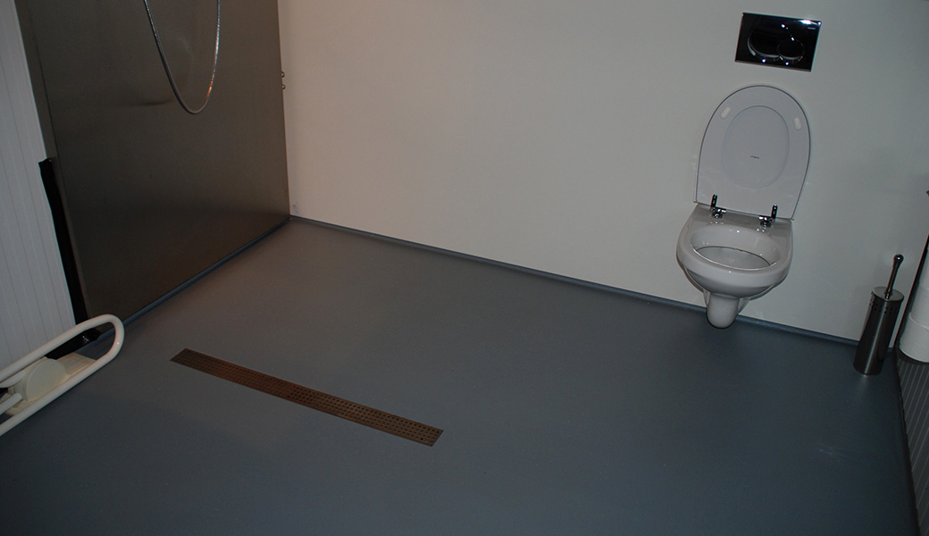Sanitaire ruimte zorginstelling | Vanwinkelvloeren.nl